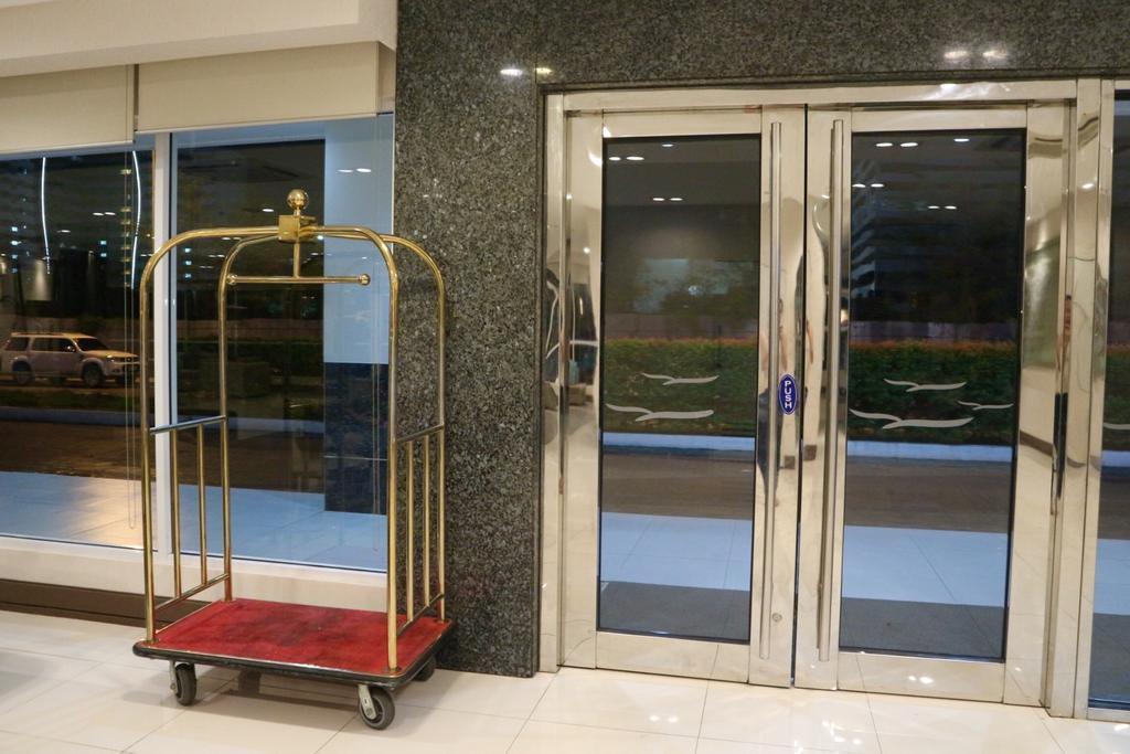 Condodeal At Sea Residences Манила Екстериор снимка